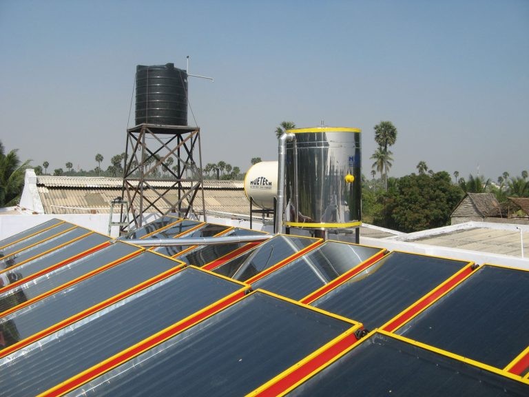 india-solar-water-heaters_roof Solar water heating in India