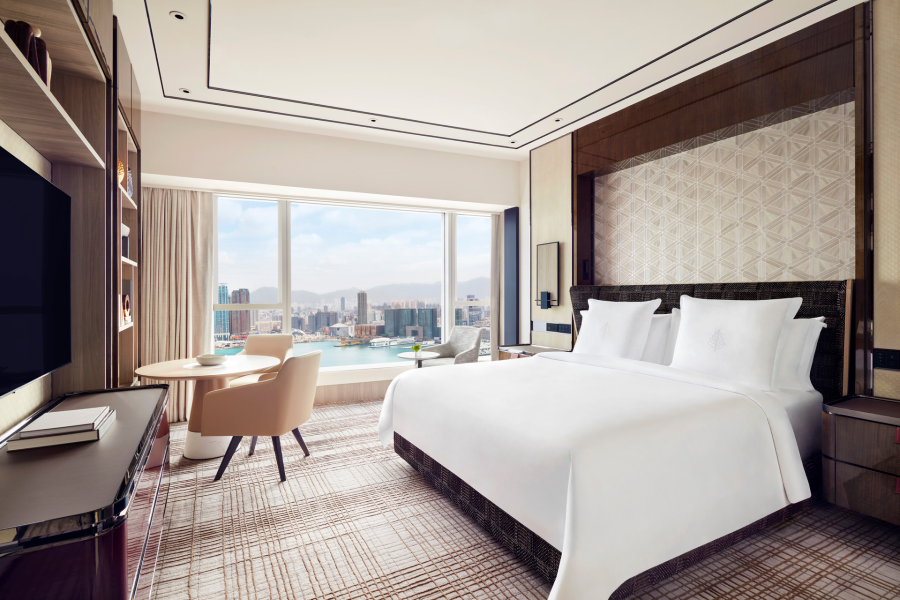 Four Seasons Club Partners Cathay Pacific