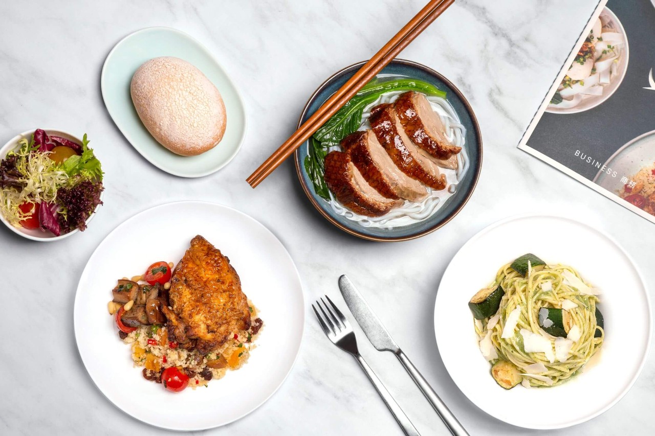 Business class in-flight dining