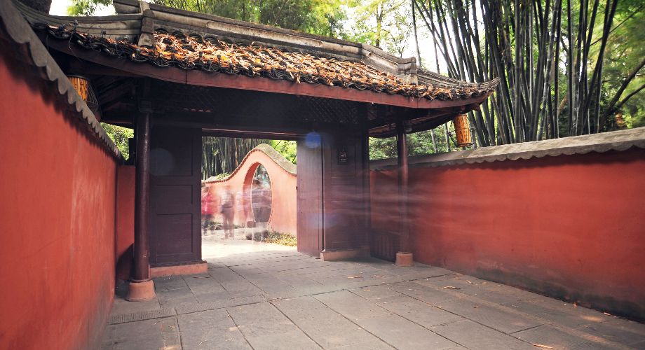 O exterior da casa de palha Du Fu em Chengdu 