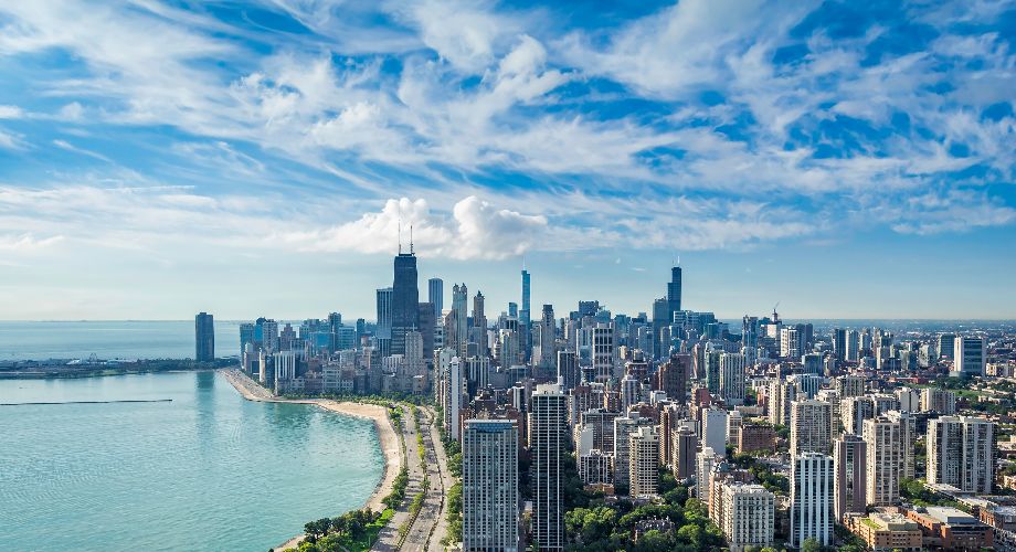 Vista del lago y los rascacielos de Chicago