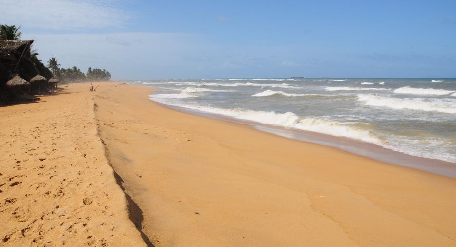 Golden sands of Mount-Lavinia Beach in Colombo