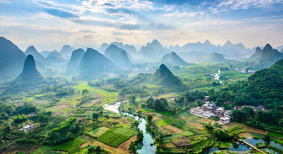 Teen girls in Guilin