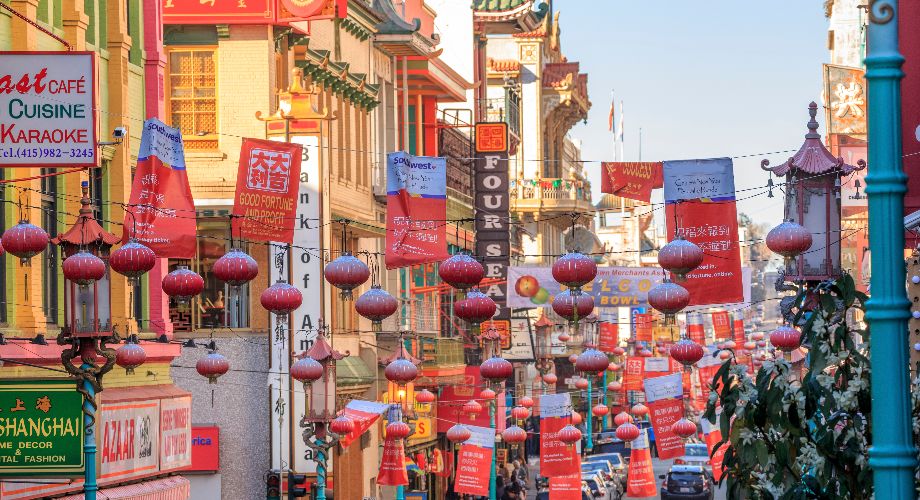 Farbenfrohe Schilder in Chinatown, San Francisco