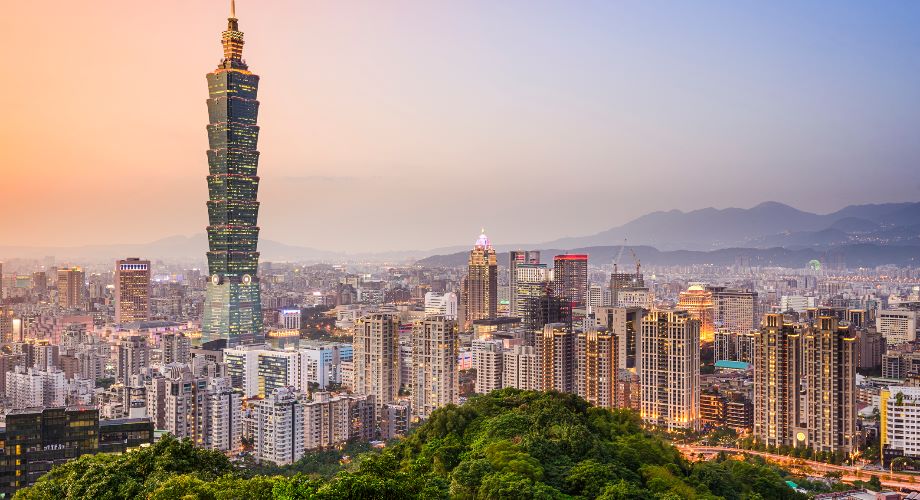 Taipei 101 skyscraper and cityscape at dusk