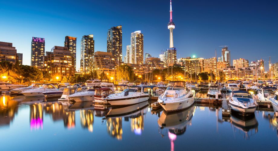 Thời gian tốt nhất để đi du lịch Toronto là cuối tháng 4 đến tháng 5 và tháng 9 đến tháng 10