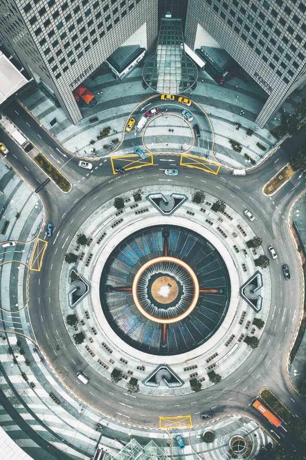 A roundabout in Singapore; Credit: Idroneman