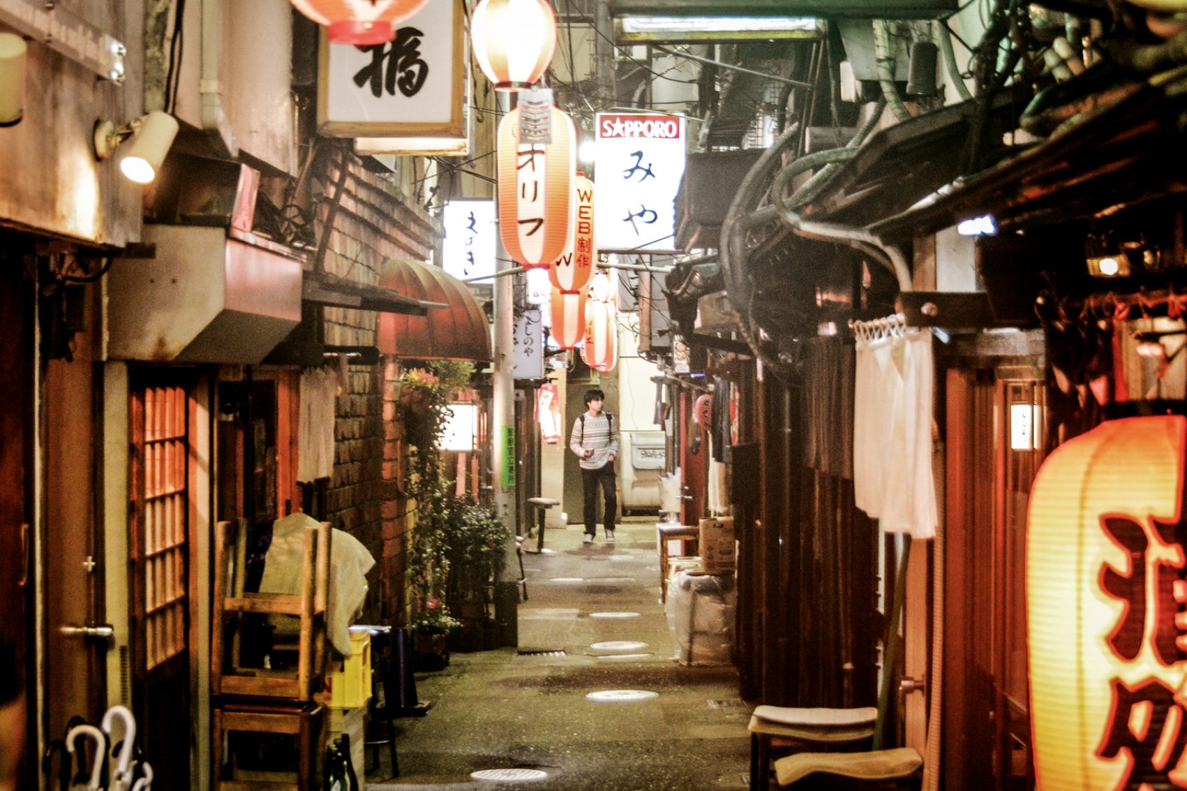 Backstreet alley in Tokyo