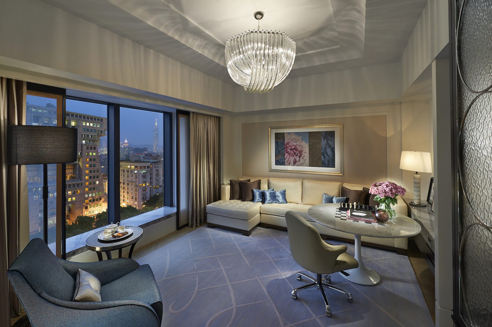 Living room of Mandarin Oriental Taipei's suite