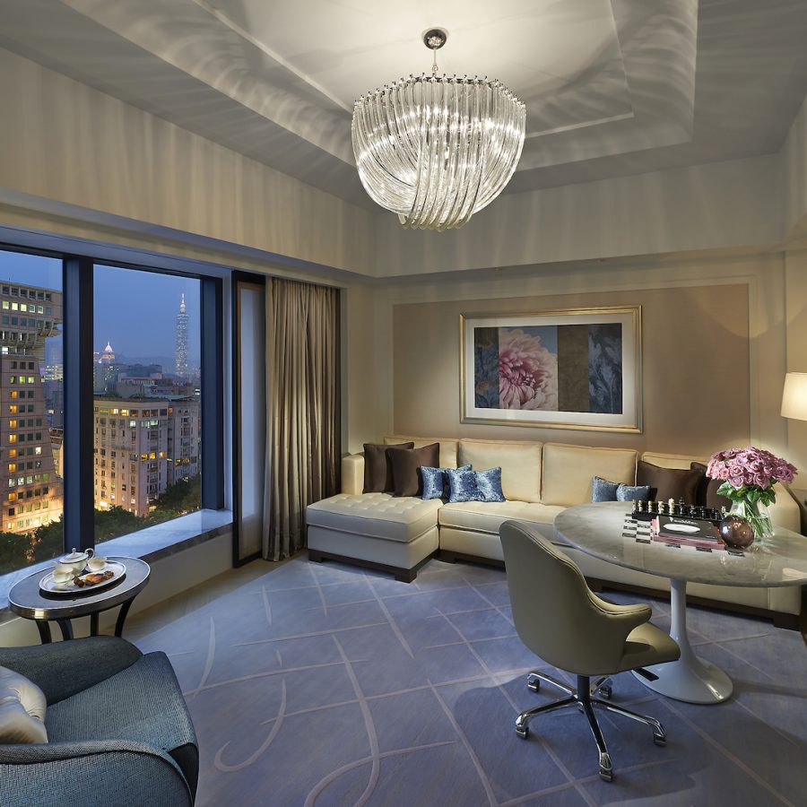 Living room of Mandarin Oriental Taipei's suite