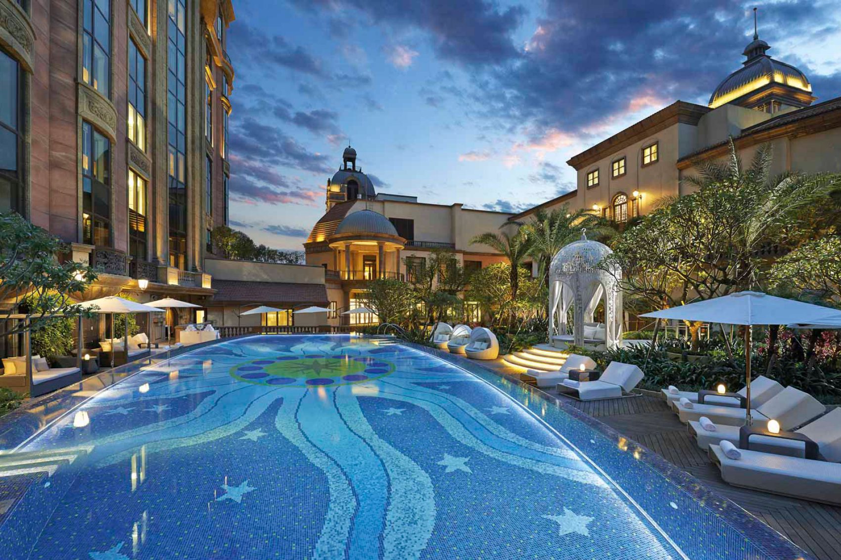 The outdoor pool Mandarin Oriental Taipei 