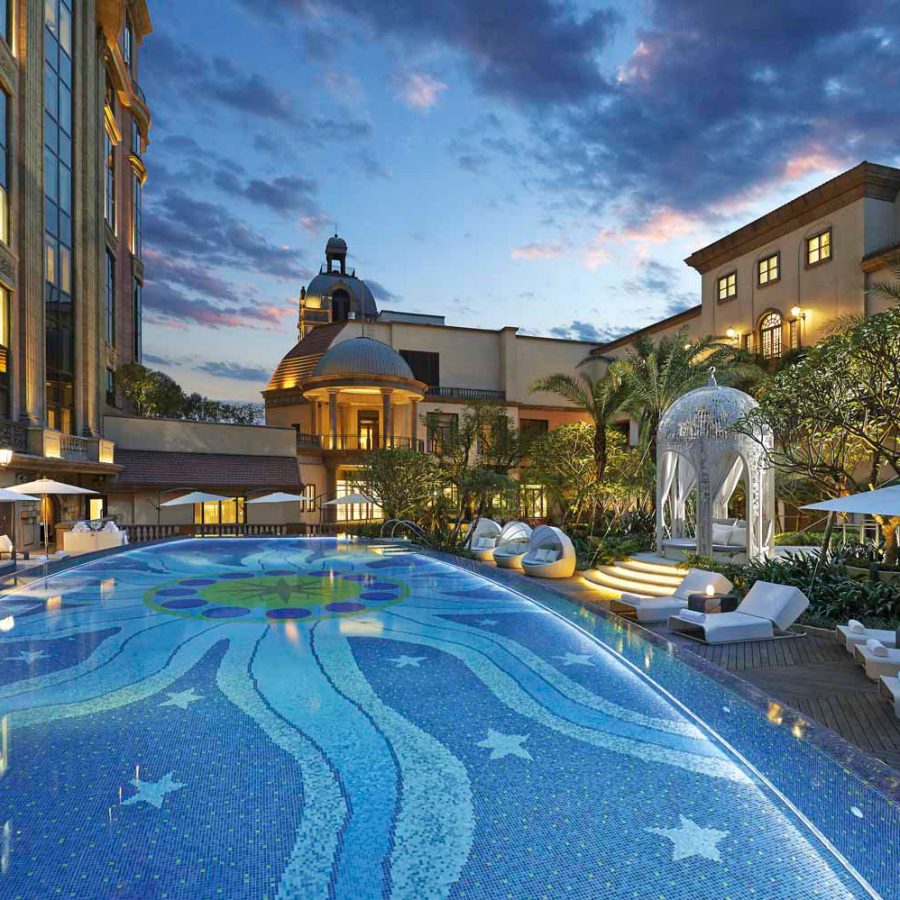 The outdoor pool Mandarin Oriental Taipei 