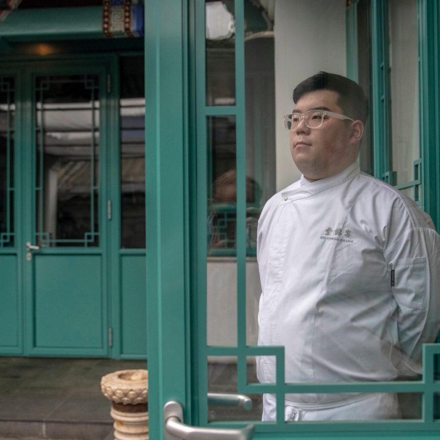 Chef Zhang Zhicheng of Yan Jing Tang restaurant, Beijing. Credit: Gilles Sabrie