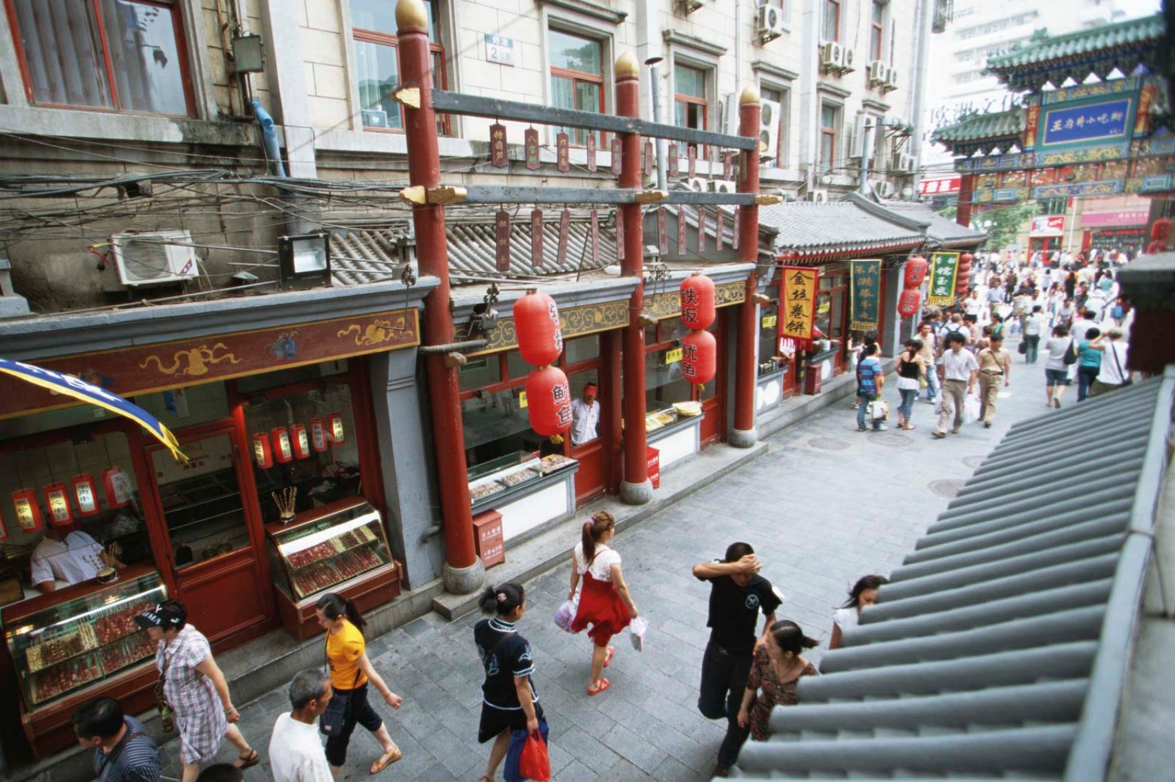 A street view of Wangfujing, Beijing. Credit: Imagenavi / Getty Images