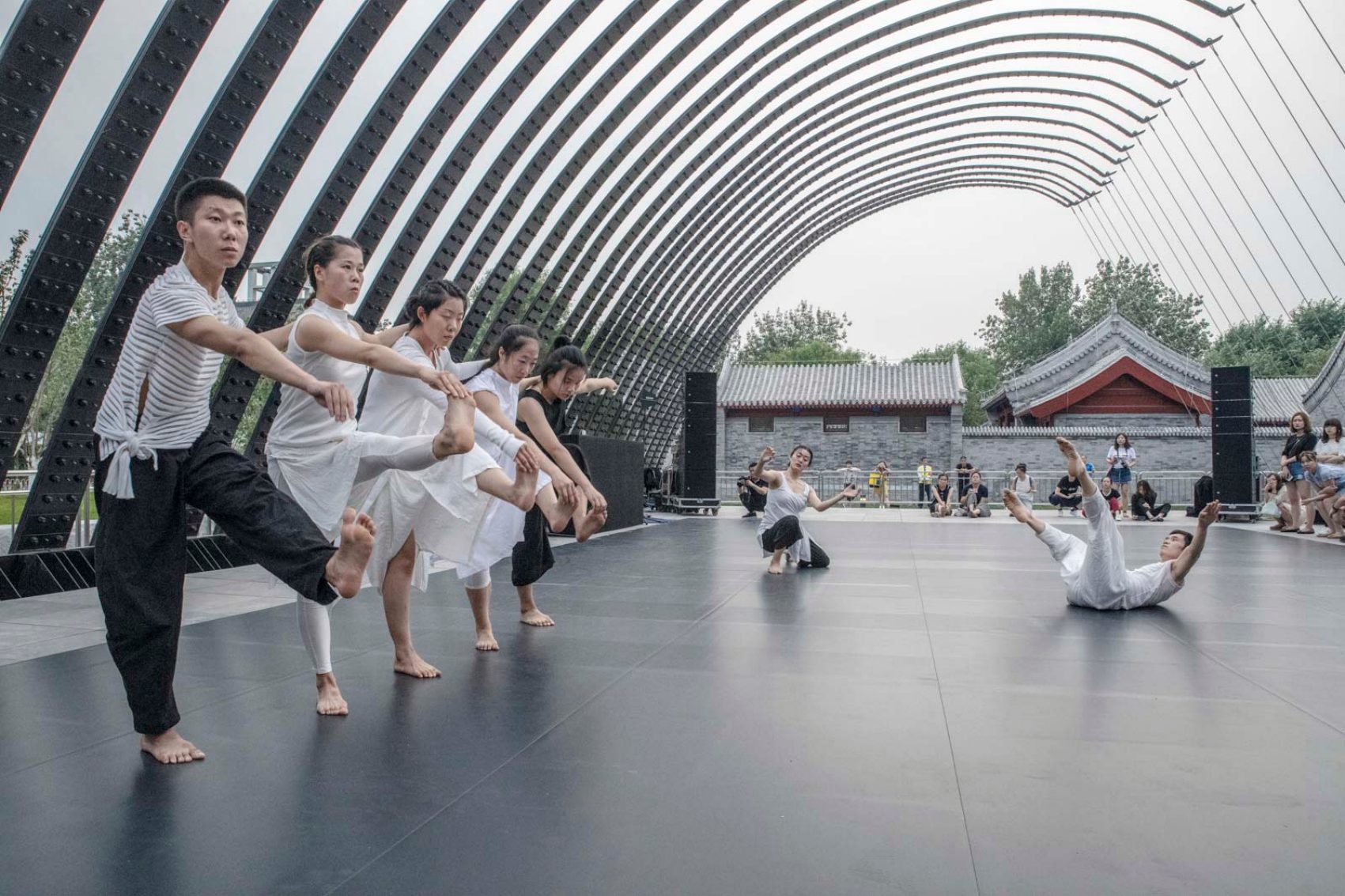 Dancers in the Serpentine Pavilion, Beijing. Credit: Gilles Sabrie