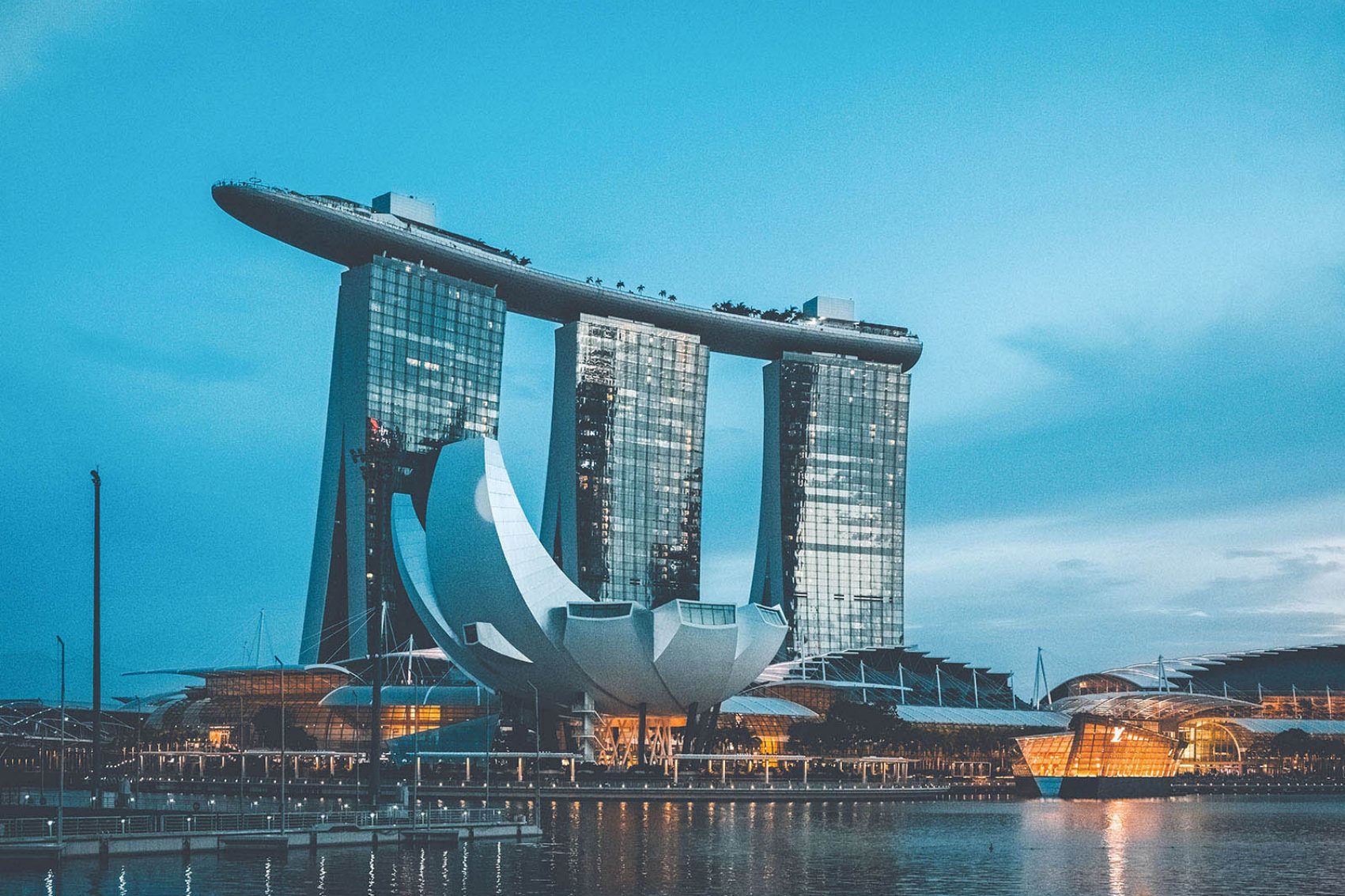 Marina Bay Sands Singapore; Credit: Lily Banse/Unsplash
