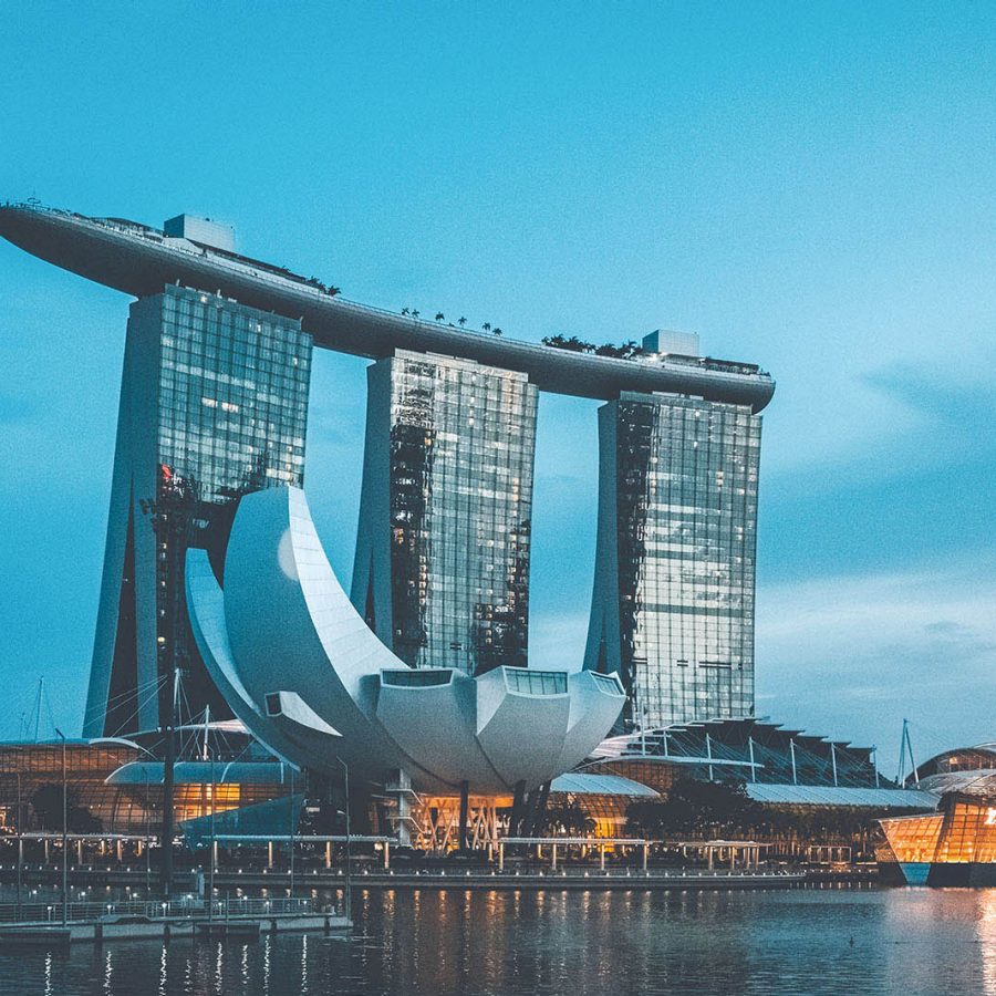 Marina Bay Sands Singapore; Credit: Lily Banse/Unsplash