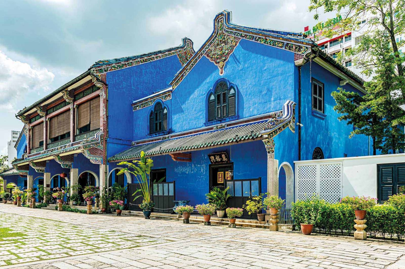 Blue Mansion; Credit: Marek Poplawski / Alamy Stock Photo / Argusphoto