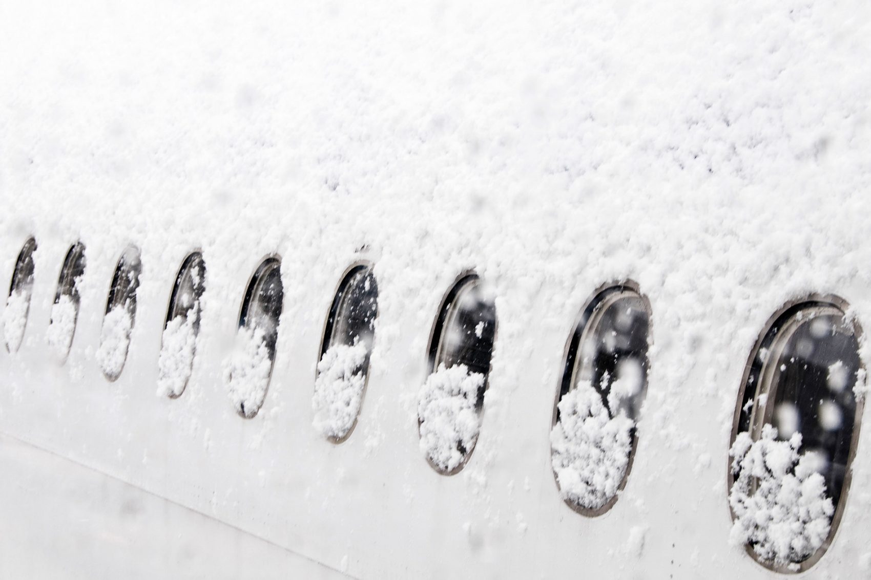 Close-up of thick snow falling on aeroplane standing at Gatwick Airport. Credit: Colin Walton / Alamy Stock Photo / Argusphoto