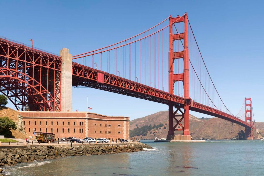 Golden gate bridge on a sunny day