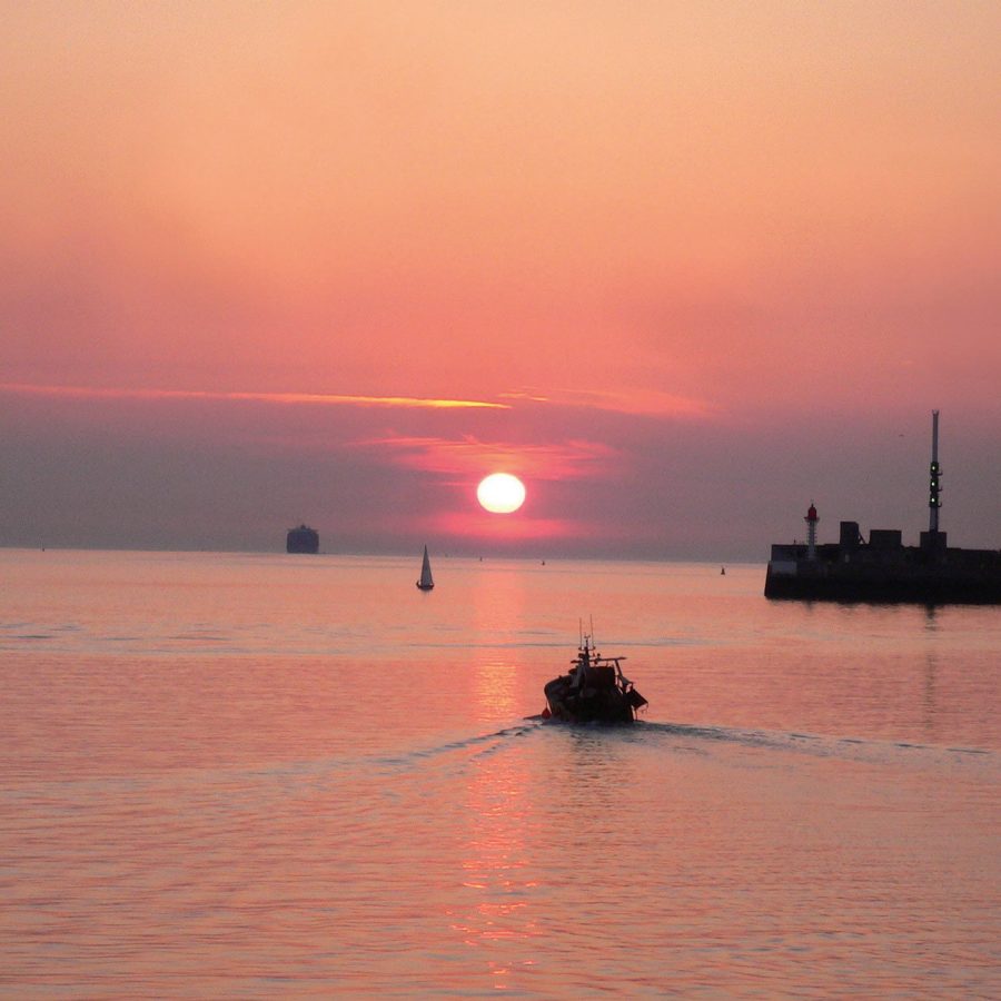 Sunset over the horizon 