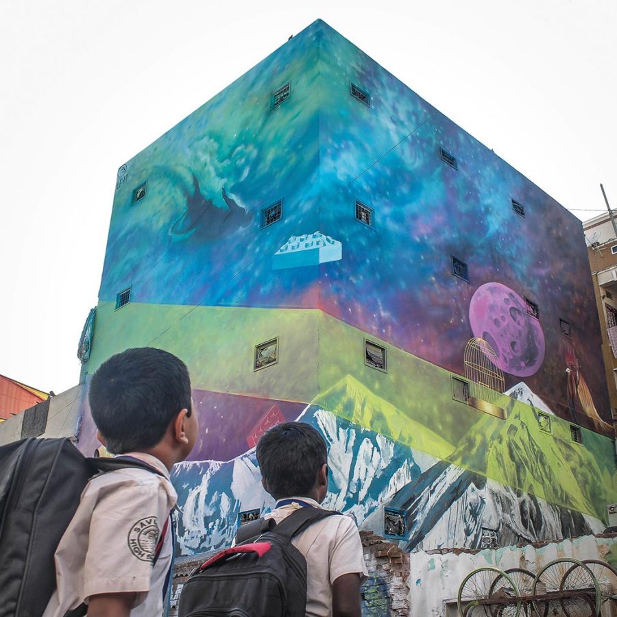 2 kids watching street arts