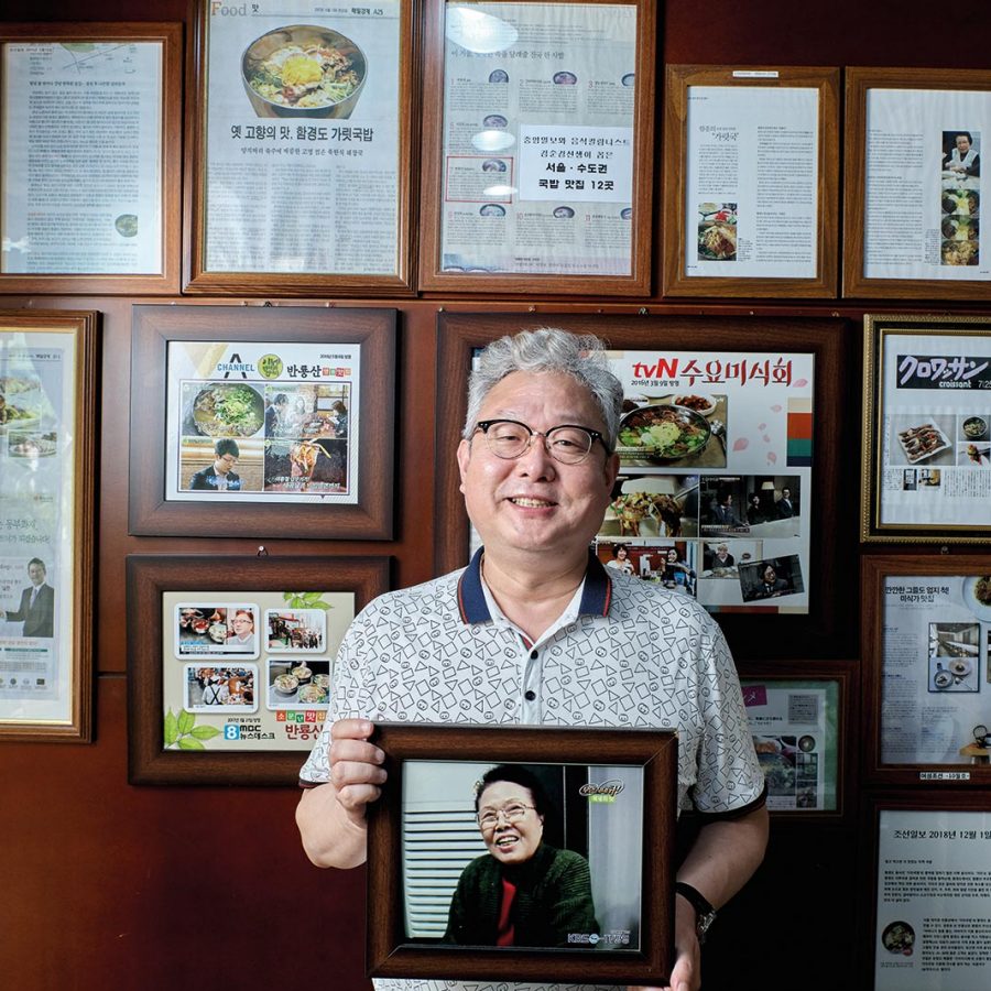  Jeong Sang-hyeok, owner of Banryongsan restaurant, Seoul, Korea. Credit: DYLAN GOLDBY