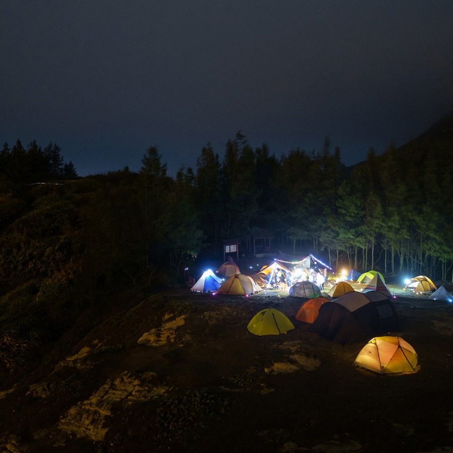 Tents on Tung Lung Chau. Credit: peterlamphotography.com
