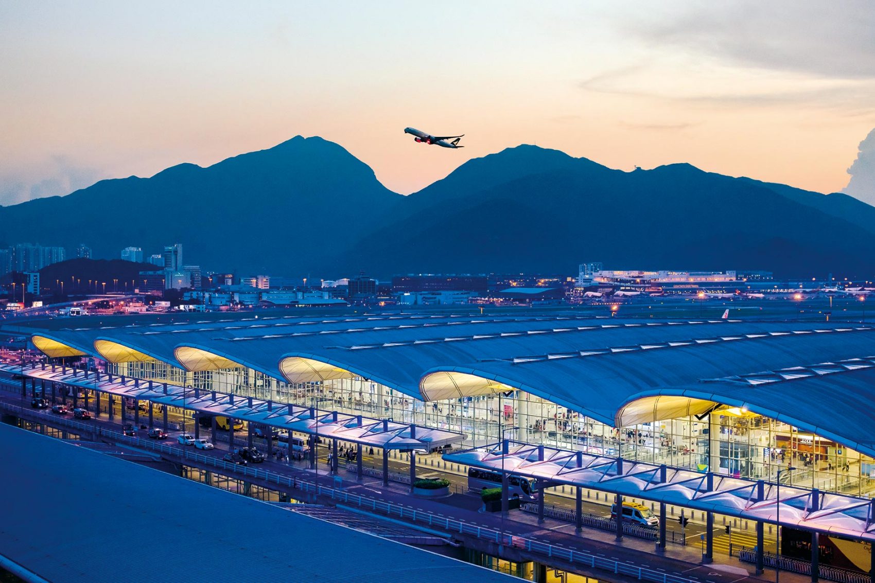 A Cathay Pacific plane takes off from HKIA. Credit: Hong Kong International Airport
