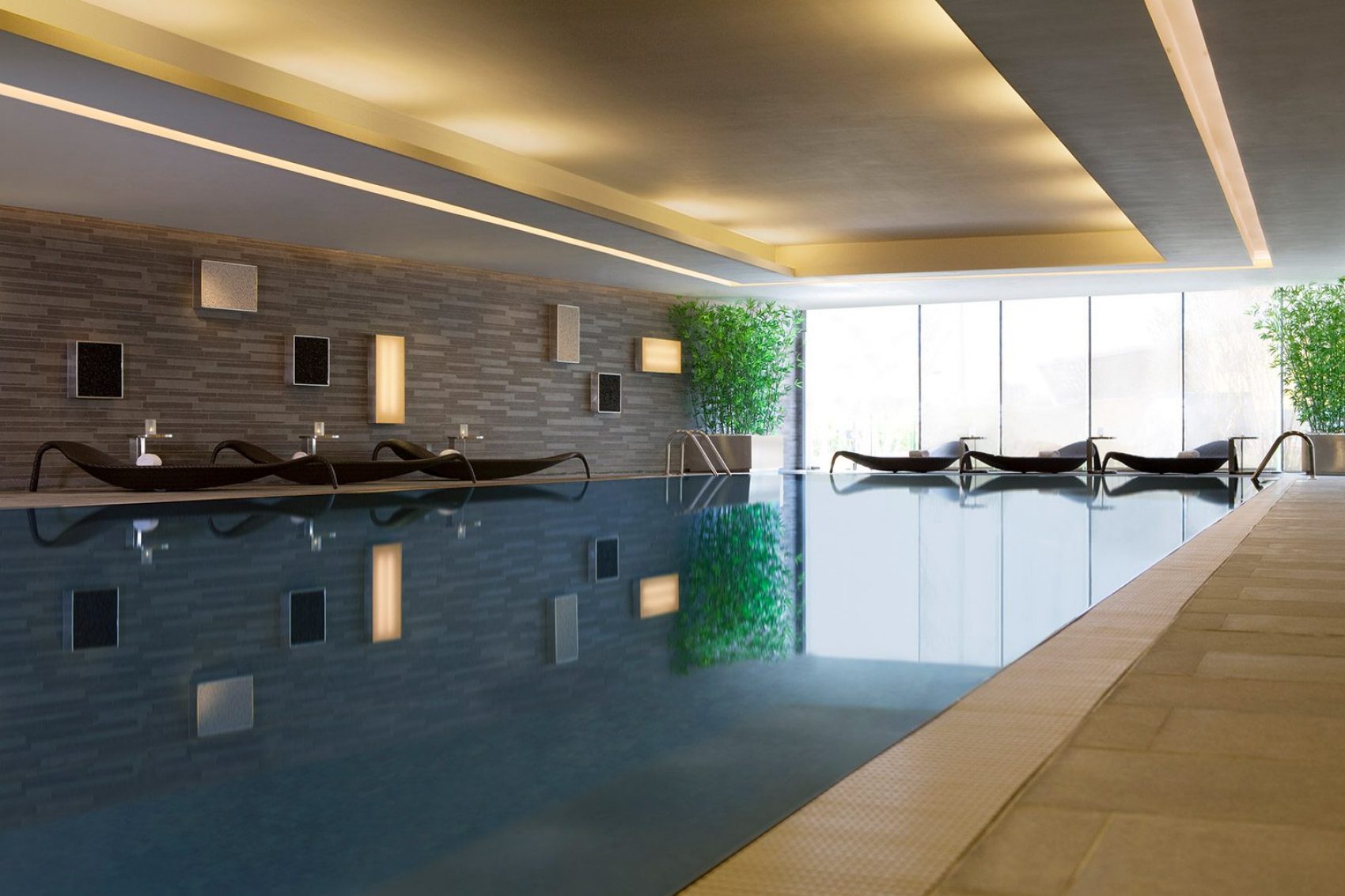 Indoor swimming pool of SkyCity Marriott Hong Kong