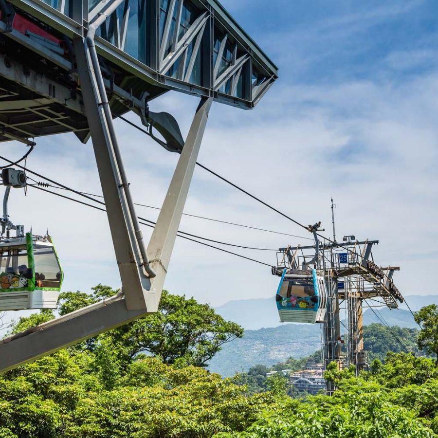 Cable car up the mountains to Taipei's Wenshan neighbourhood, where the Taipei Zoo is located