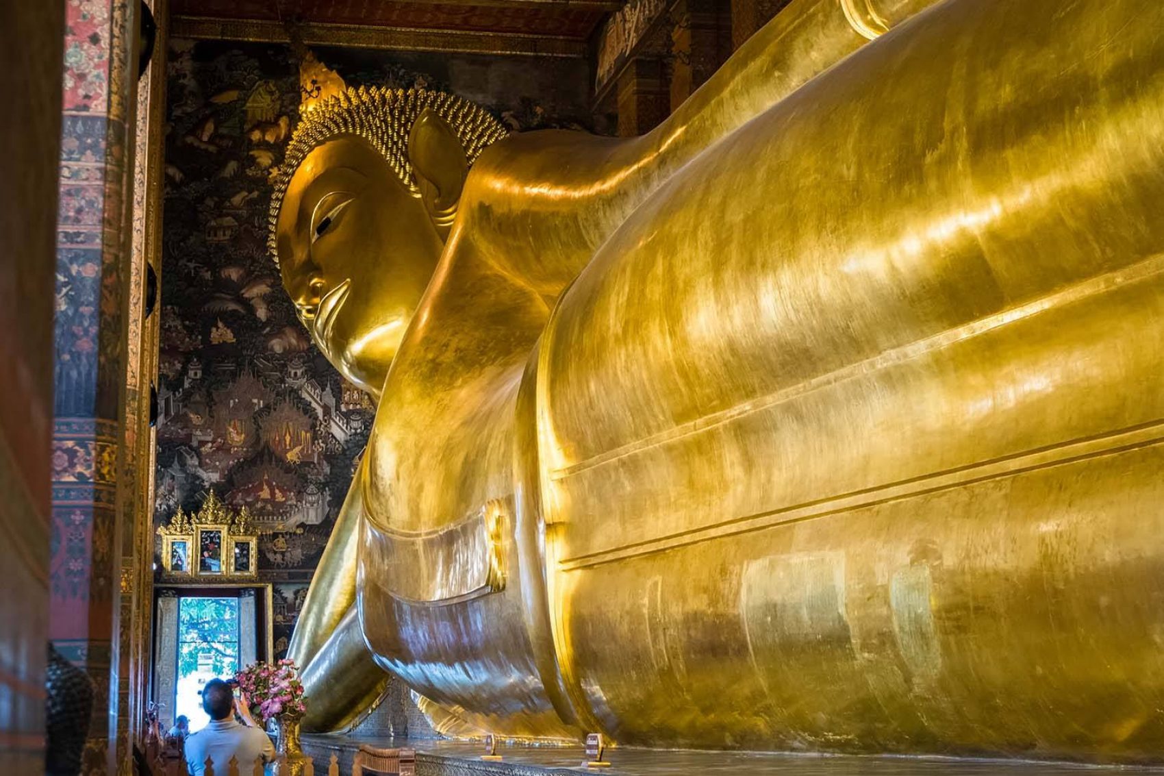The Reclining Buddha statue at Wat Pho