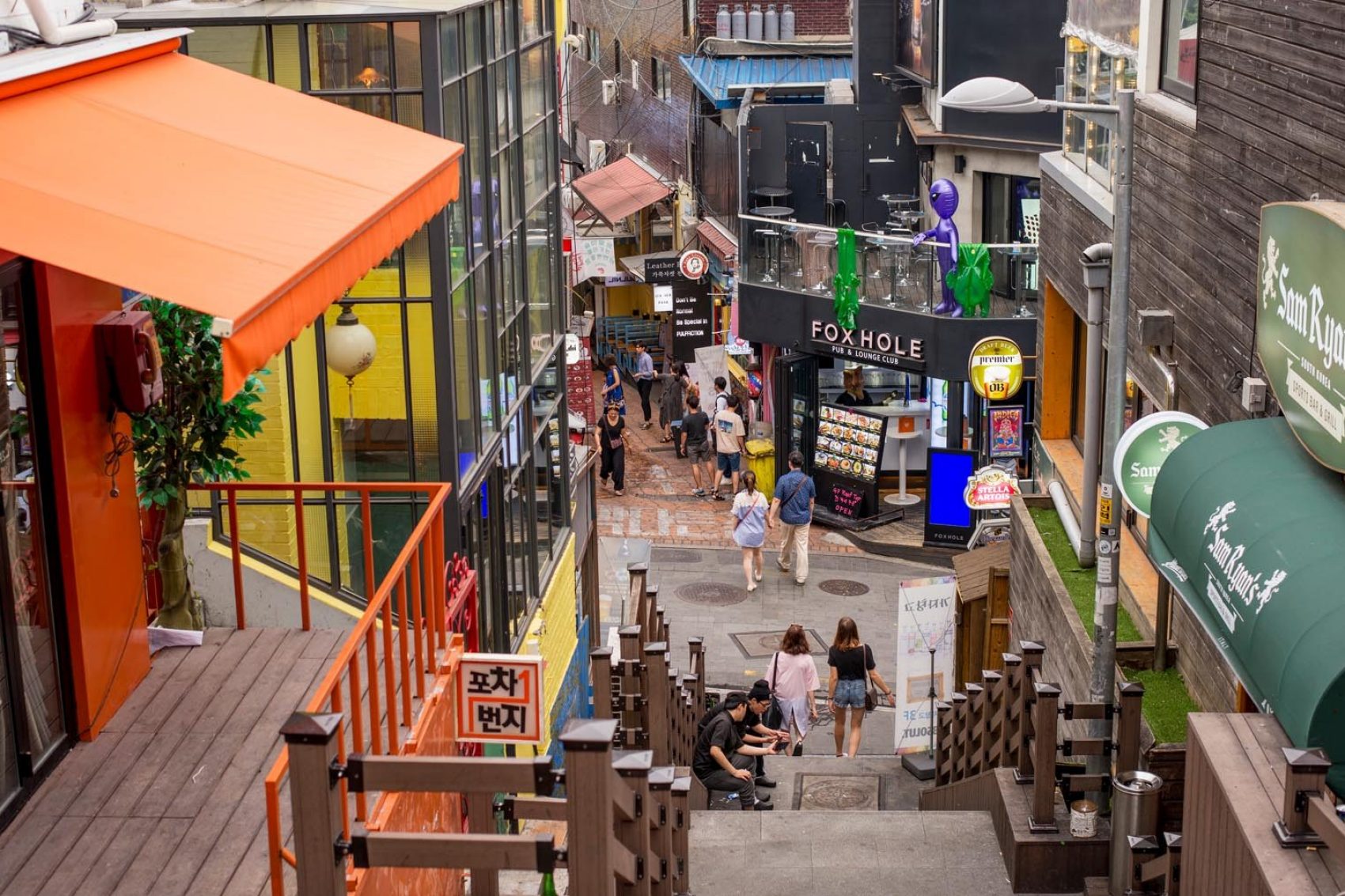 The backstreet of Itaewon in Seoul, South Korea