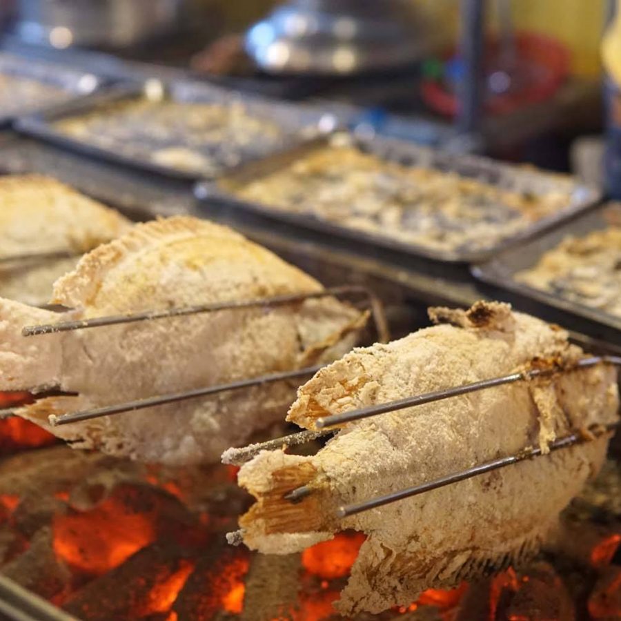 Pla Pao (salt grilled fish) at a night markets. Credit: Shutterstock