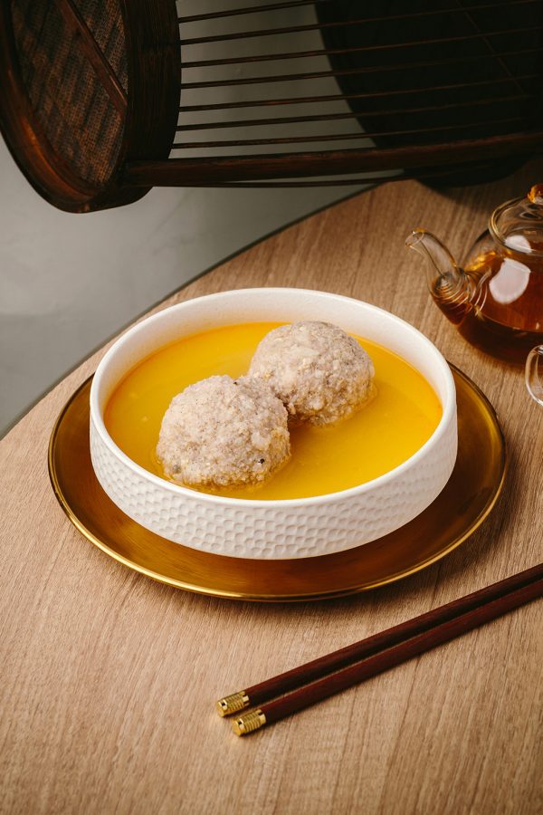 Braised pork meatballs with crab roe