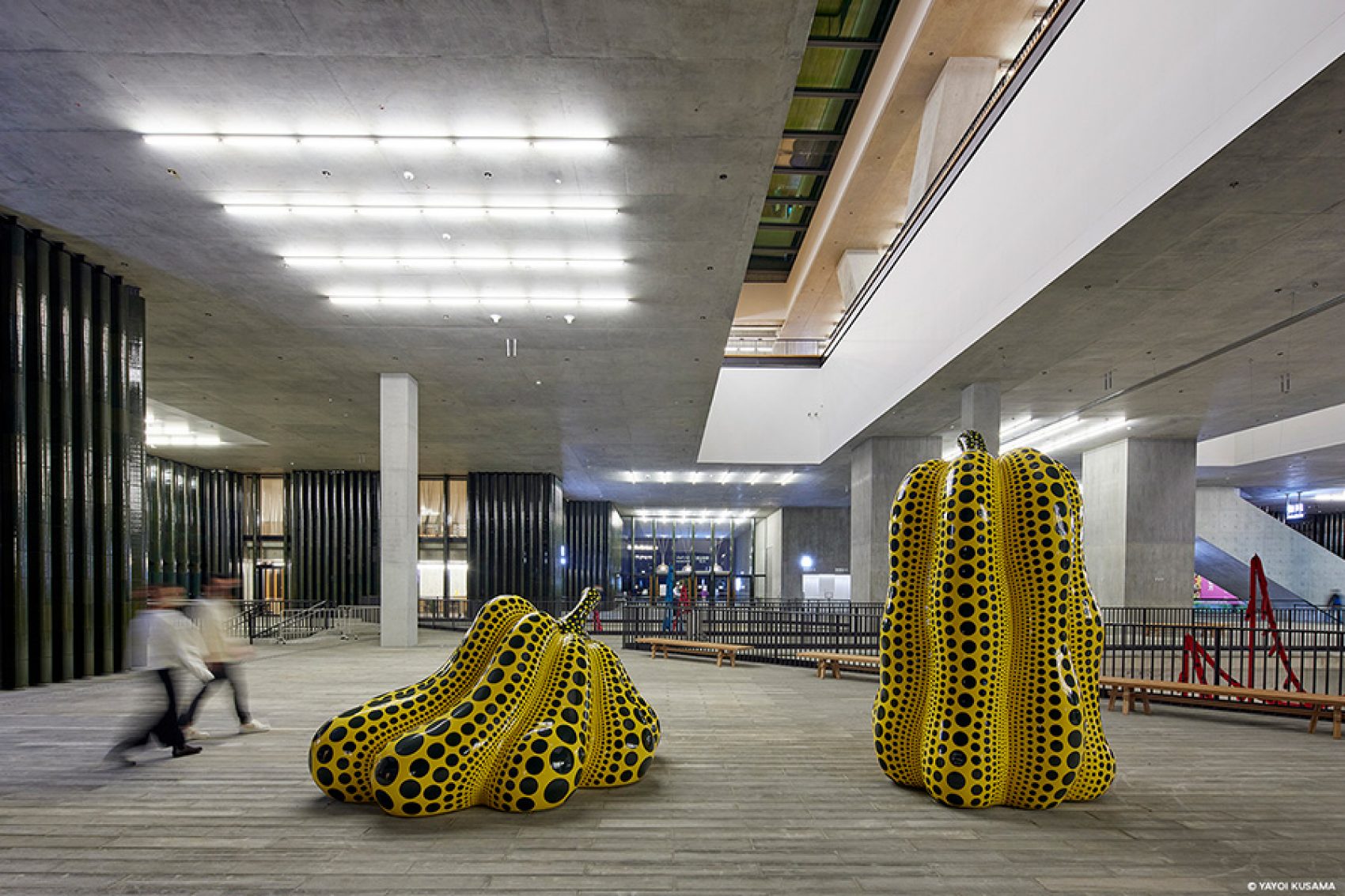 Installation view of Pumpkin (2022) at Yayoi Kusama: 1945 to Now, 2022. Credit: Lok Cheng M+, Hong Kong