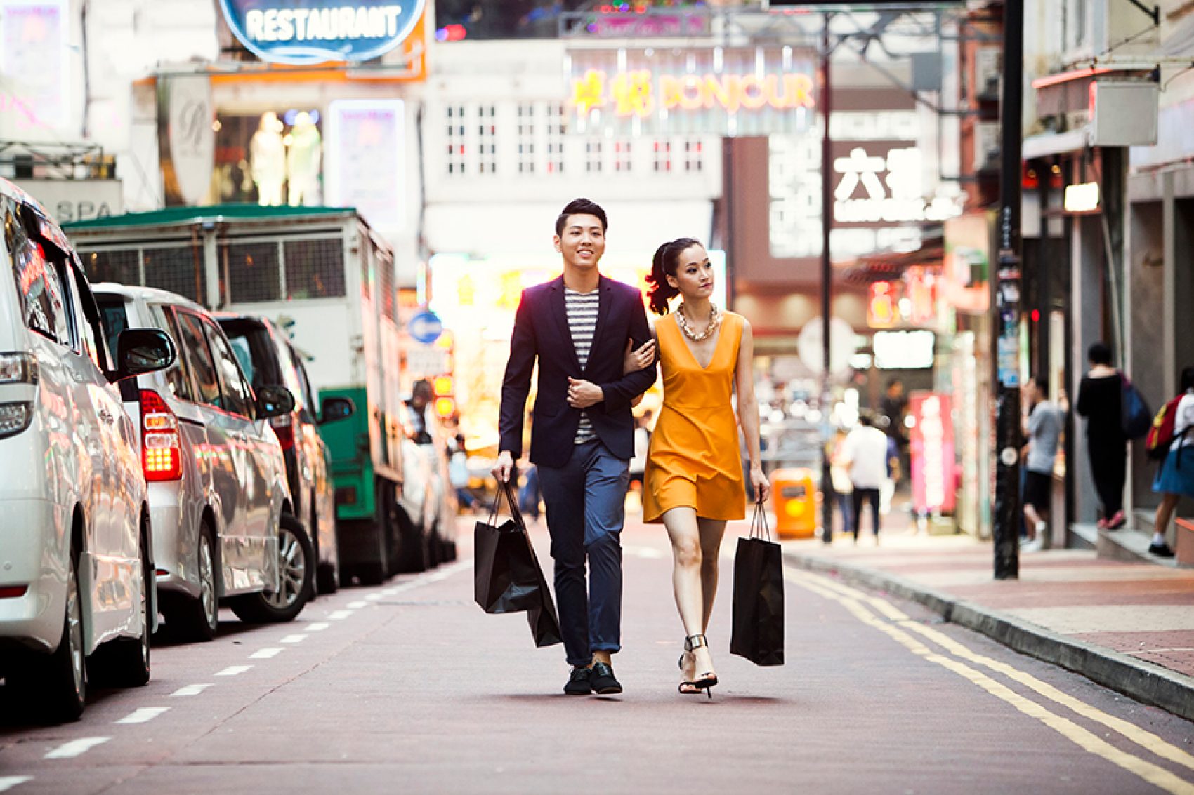 Shop to your heart's content with Cathay Pacific Standard Chartered Mastercard
