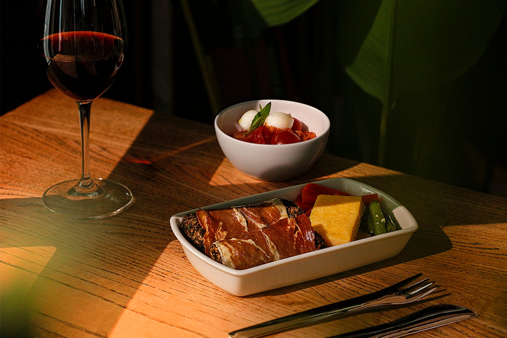 Cathay Pacific and Pirata meals