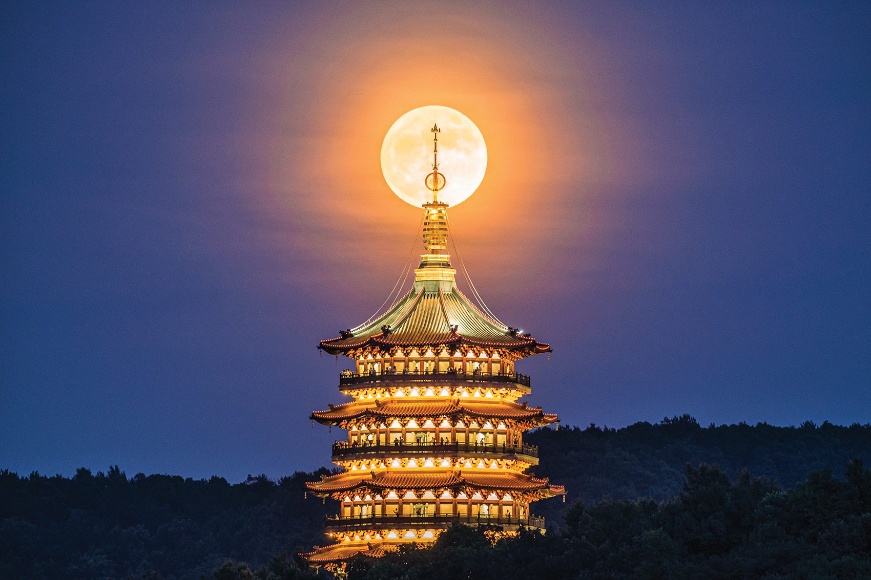 Moongazing hotspots around the world