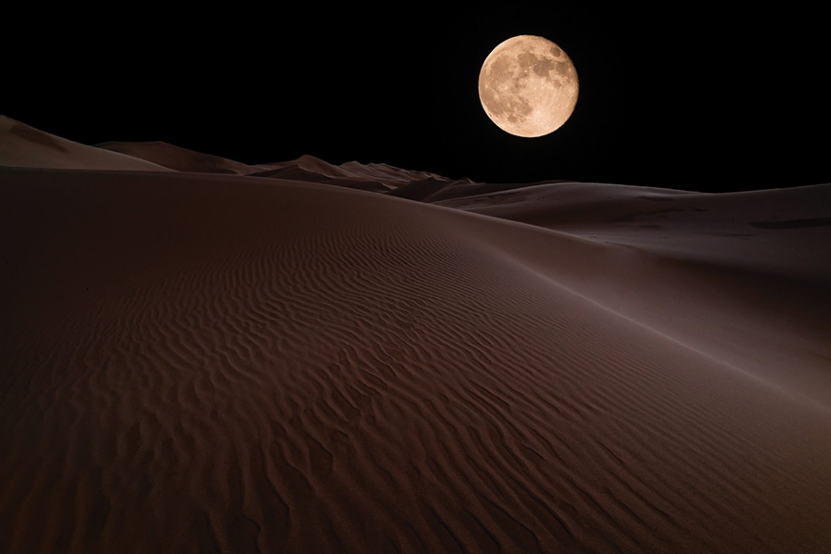 A lunar adventure in the empty quarter 