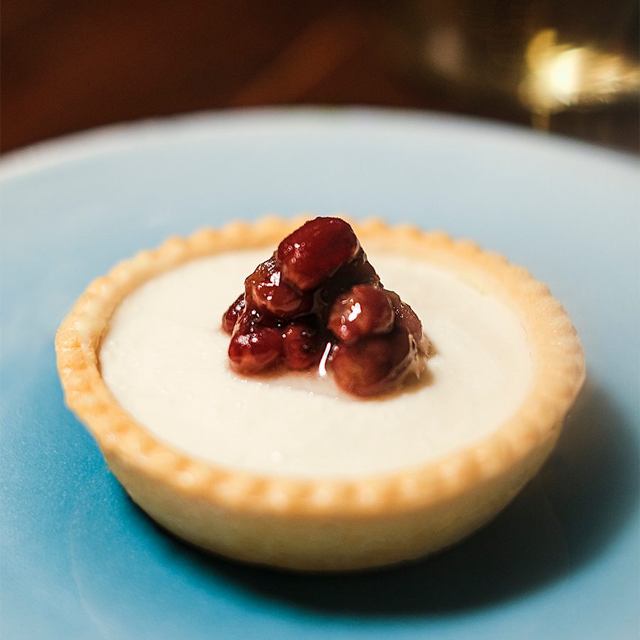 Creamy tofu tart with red bean