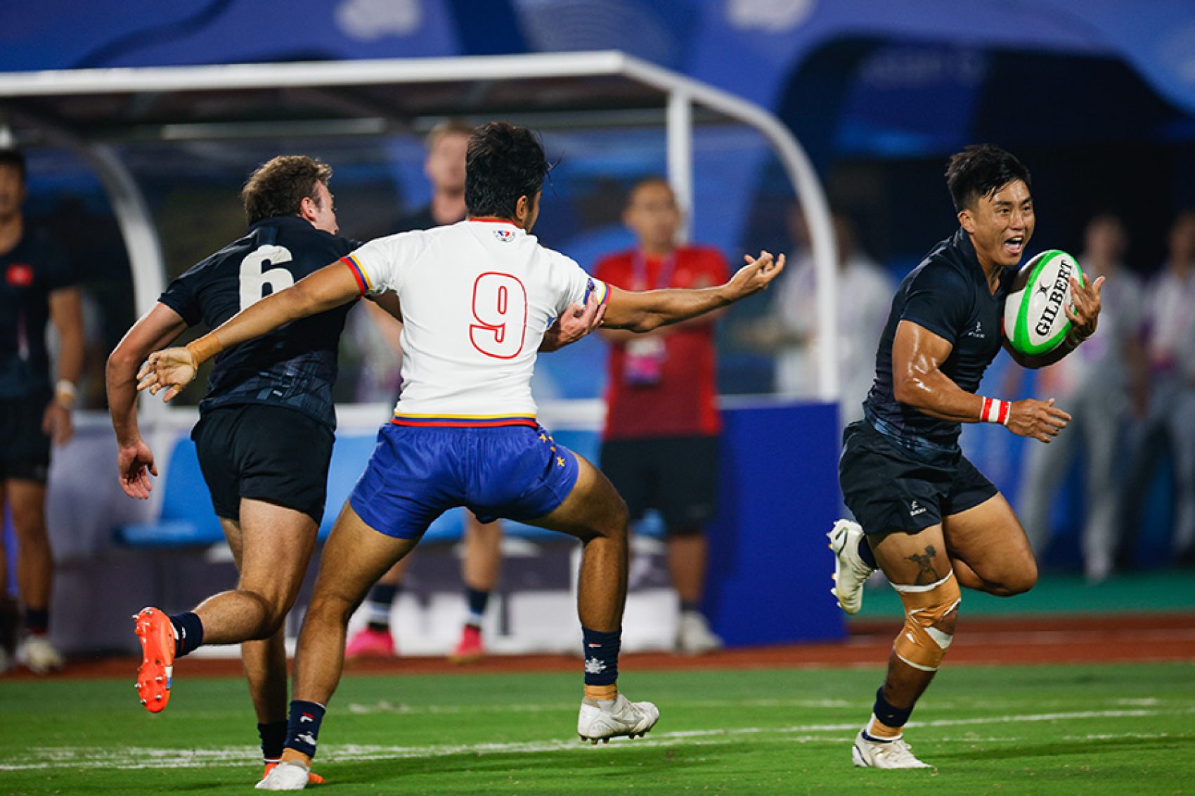 Cado Lee carrying a rugby ball