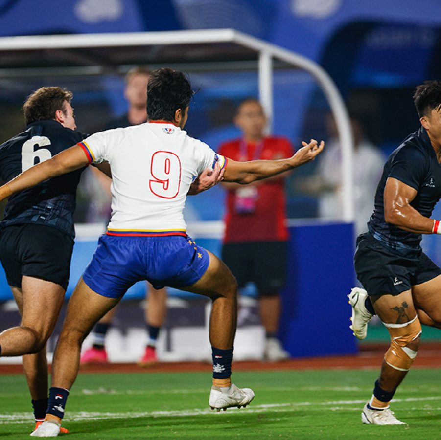 Cado Lee carrying a rugby ball