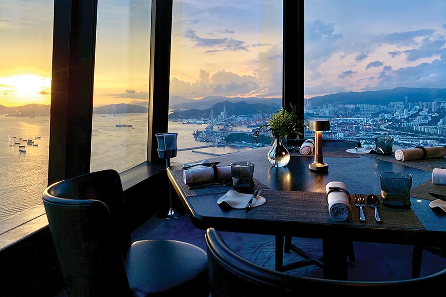 Odyssée dining room view