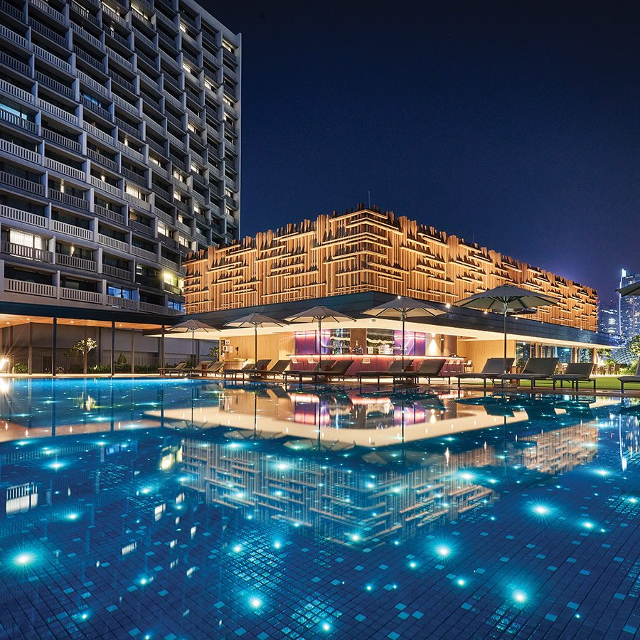 Parkroyal Collection Marina Bay outdoor swimming pool