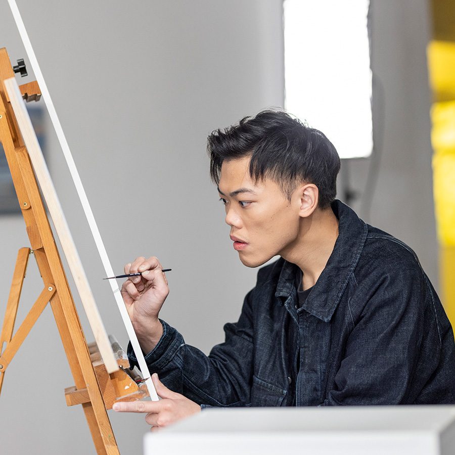 Landscape Painter Lau Yin Yeung is focusing on drawing