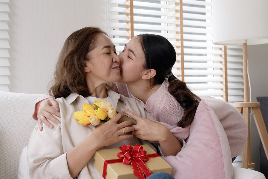Daughter kissing her mother. Credit: Getty Images