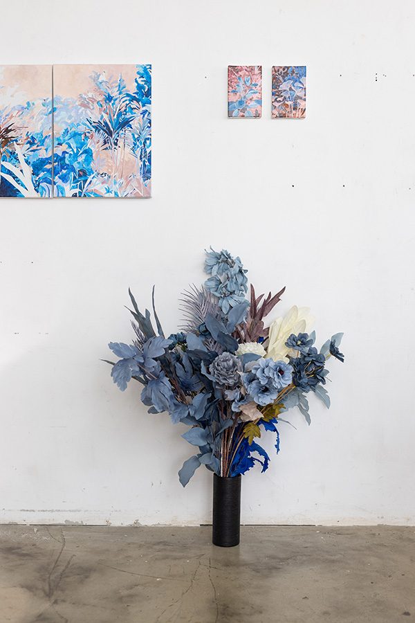 Blue flowers and paintings in Tobe Kan's art studio