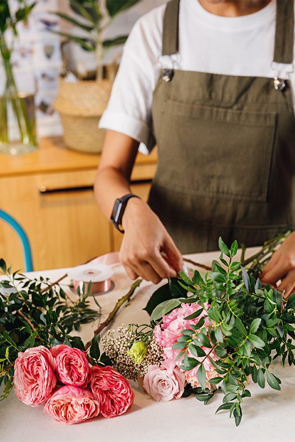 Florist making bouquet 