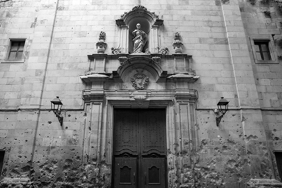  Exterior of Sant Felip Neri's doorway